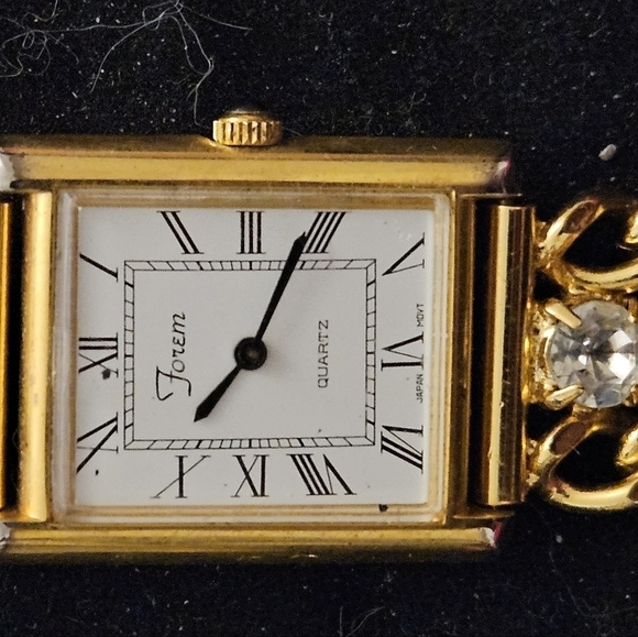 Beautiful Vintage Forem womens watch with Simulated Diamonds and gold strap main image 4